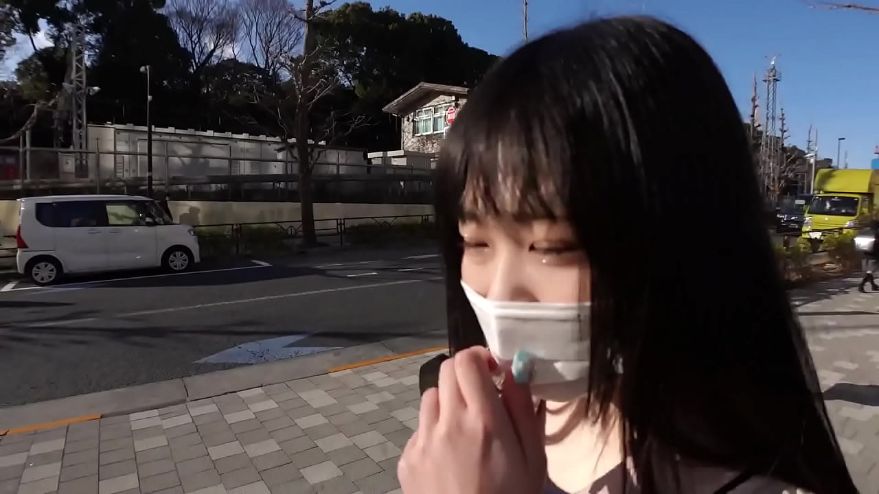 Ein 19-jähriges Mädchen, das sich mit einer gierigen Kosmetikerin vergnügt und seinen Instinkt offenbart, indem es mit einer Anime-Stimme schreit und zu viel Vaginalsperma in die empfindliche Struktur schöner Haut injiziert
